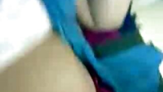 Красивият секс на безплатно българско порно младите влюбени е завладяваща гледка