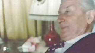 Дългокоса брюнетка мастурбира петел с крака porno клипове