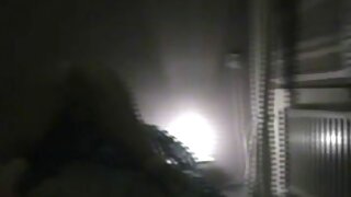 Млад мъж усърдно секс филми прецака в една стая кльощава момиче