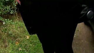 Млада мацка с удоволствие porno video klipove подари възрастен мъж
