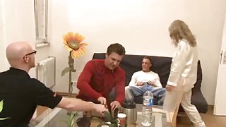 Младите хора са прецакани женско празнене и прецакани през зимата на открито