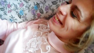Кльощаво момиче порно филми с рускини мастурбира в кухнята на чувствителна вулва